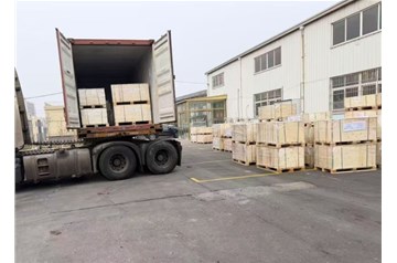 青岛永新金属发货四个货柜，紧固件产品远销海外